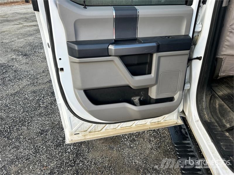 Ford F-350 XLT 4x4 Crew Cab Pickup Other