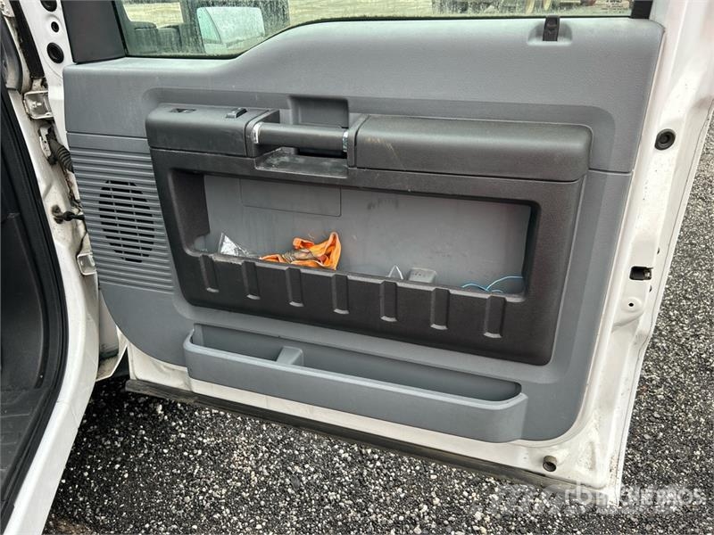 Ford F-450 Skříňová nástavba