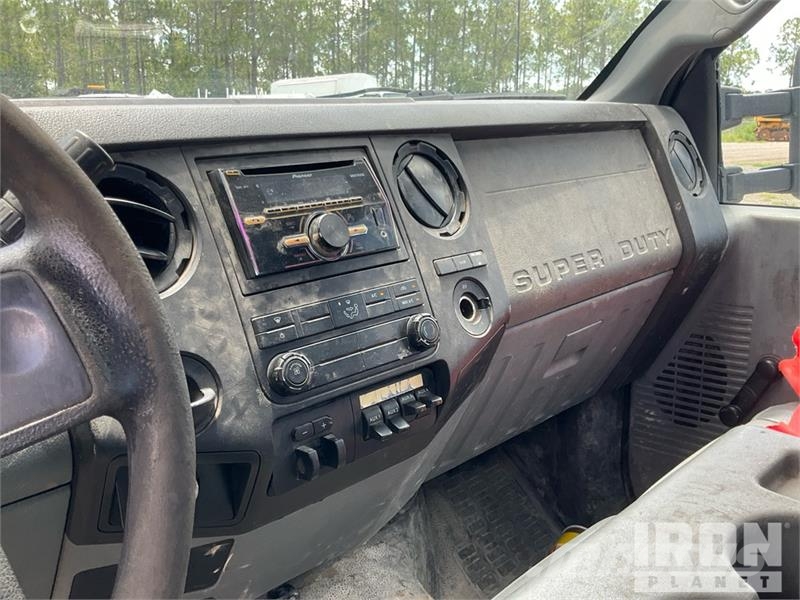 Ford F-450 Pritschenwagen/Pritschenwagen mit Seitenklappe