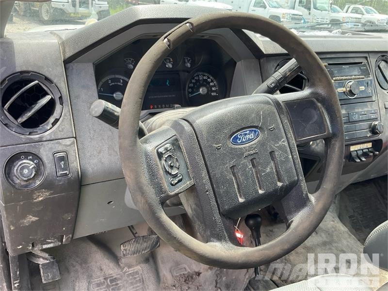 Ford F-450 Pritschenwagen/Pritschenwagen mit Seitenklappe