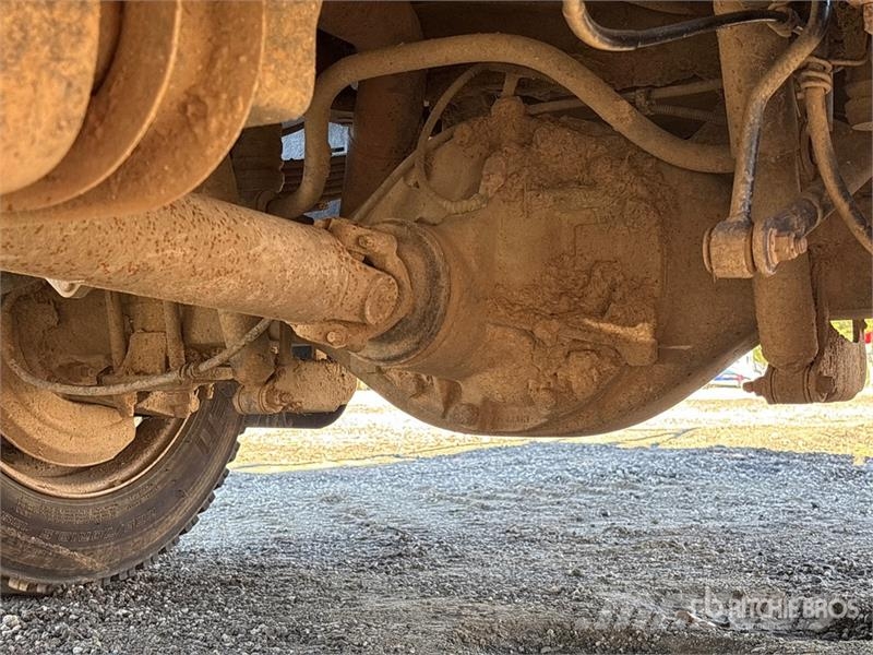 Ford F-450 Tovornjaki s kesonom/platojem
