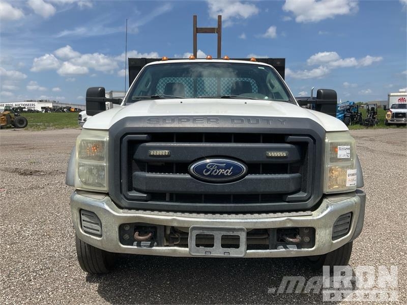 Ford F-450 Pritschenwagen/Pritschenwagen mit Seitenklappe