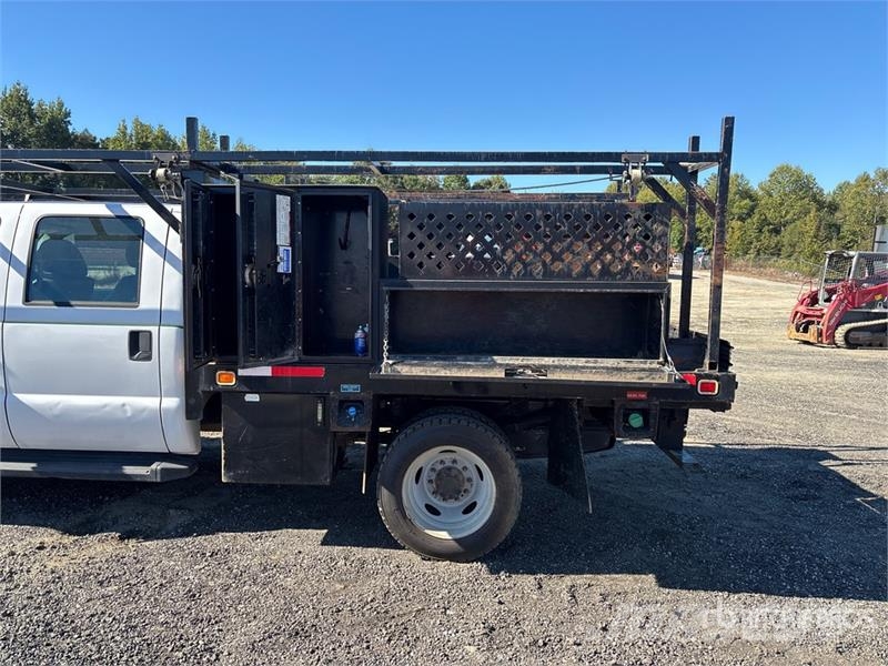 Ford F-450 Tovornjaki s kesonom/platojem
