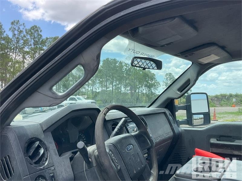 Ford F-450 Pritschenwagen/Pritschenwagen mit Seitenklappe