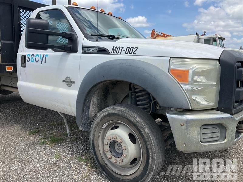 Ford F-450 Pritschenwagen/Pritschenwagen mit Seitenklappe