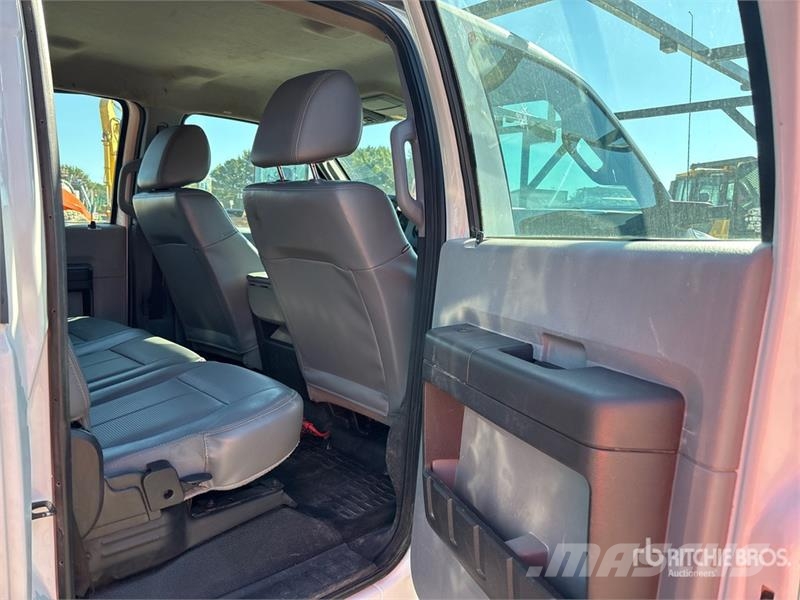 Ford F-450 Tovornjaki s kesonom/platojem