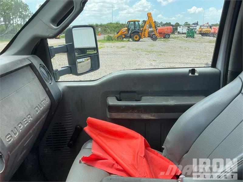 Ford F-450 Pritschenwagen/Pritschenwagen mit Seitenklappe
