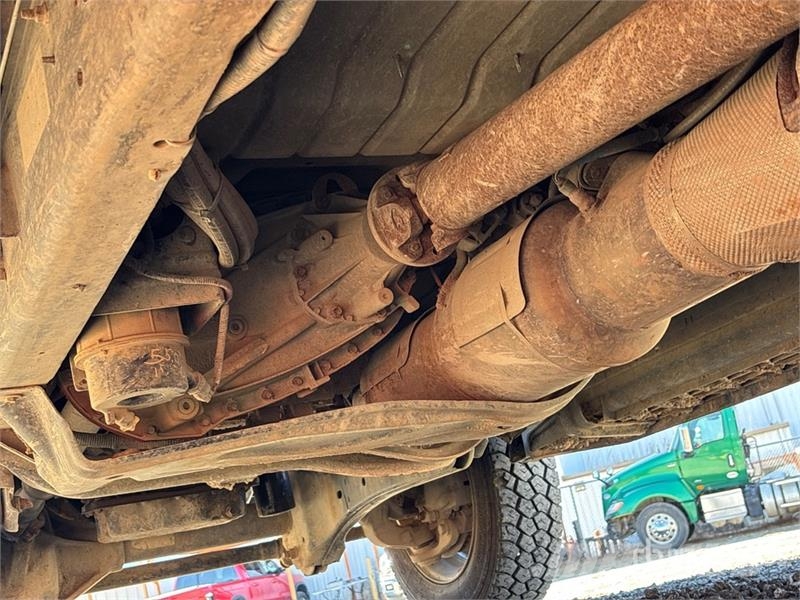 Ford F-450 Tovornjaki s kesonom/platojem
