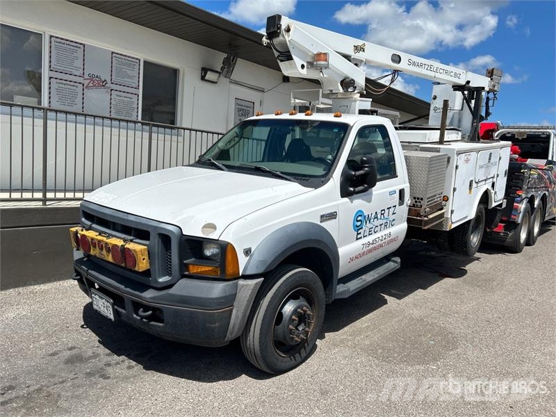 Ford F-450 المنصات الهوائية المثبتة على شاحنة