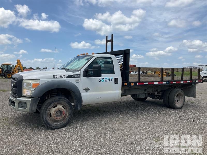 Ford F-450 Pritschenwagen/Pritschenwagen mit Seitenklappe