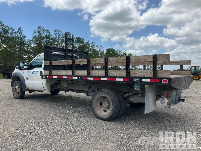 Ford F-450 Pritschenwagen/Pritschenwagen mit Seitenklappe