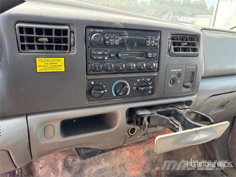 Ford F-450 Platformas/izkraušana no sāniem