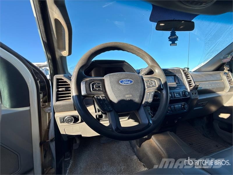 Ford F-450 Ciężarówki typu Platforma / Skrzynia