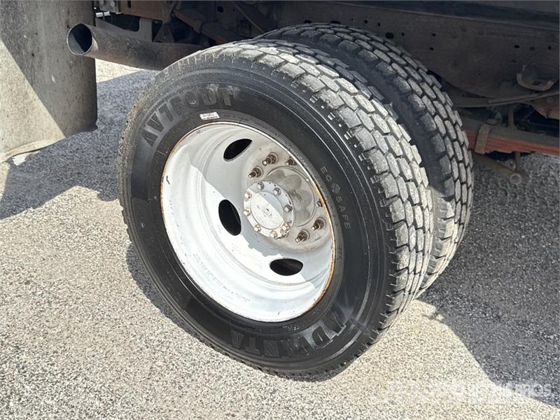 Ford F-450 Flatbed / Dropside trucks