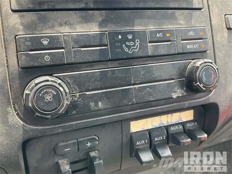 Ford F-450 Pritschenwagen/Pritschenwagen mit Seitenklappe