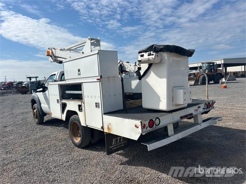 Ford F-450 المنصات الهوائية المثبتة على شاحنة