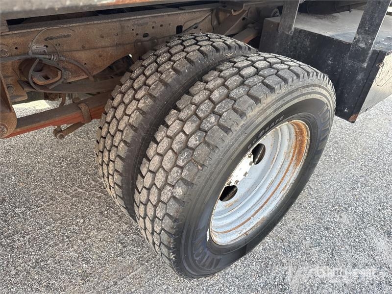 Ford F-450 Flatbed / Dropside trucks