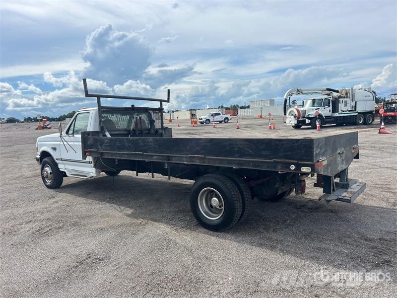 Ford F-450 Flatbed / Dropside trucks