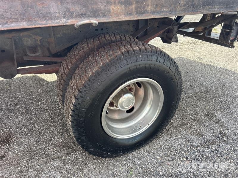 Ford F-450 Flatbed / Dropside trucks