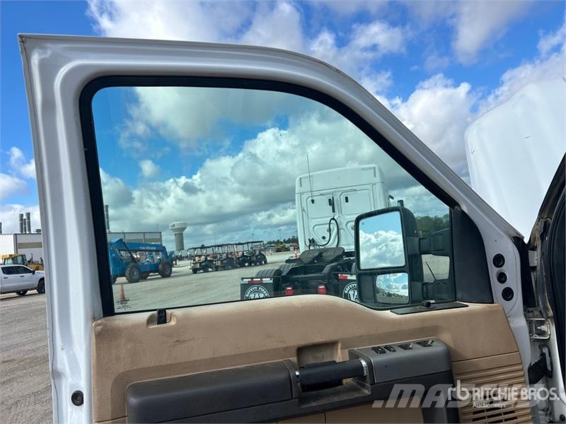 Ford F-450 Ciężarówki typu Platforma / Skrzynia