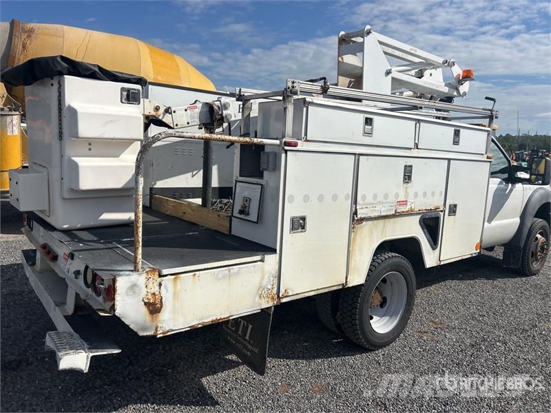 Ford F-450 المنصات الهوائية المثبتة على شاحنة