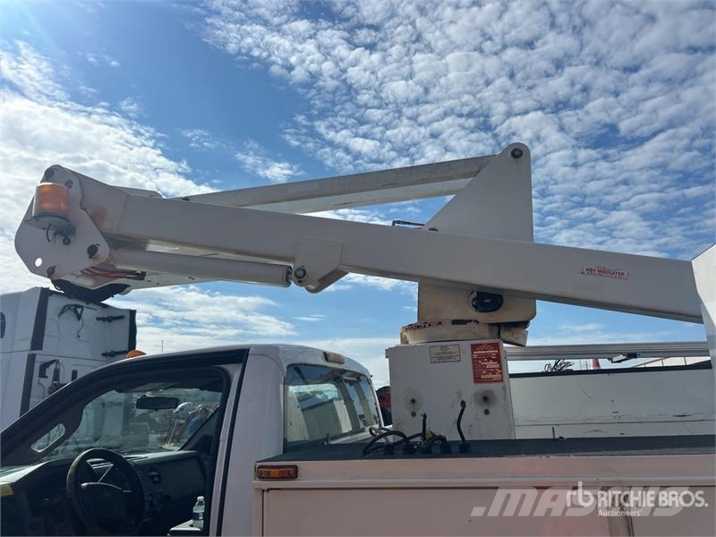 Ford F-450 المنصات الهوائية المثبتة على شاحنة