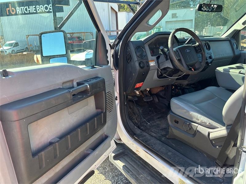 Ford F-450 Tovornjaki s kesonom/platojem