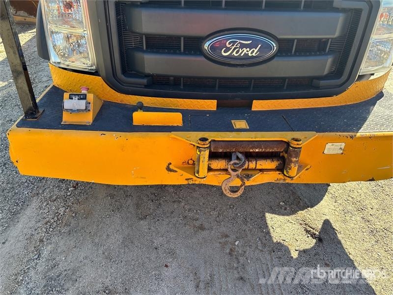Ford F-450 Tovornjaki s kesonom/platojem