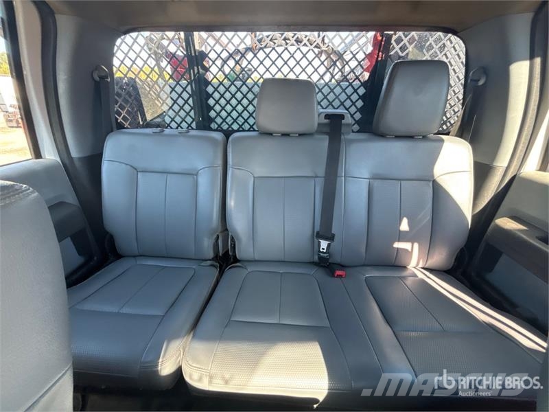 Ford F-450 Tovornjaki s kesonom/platojem