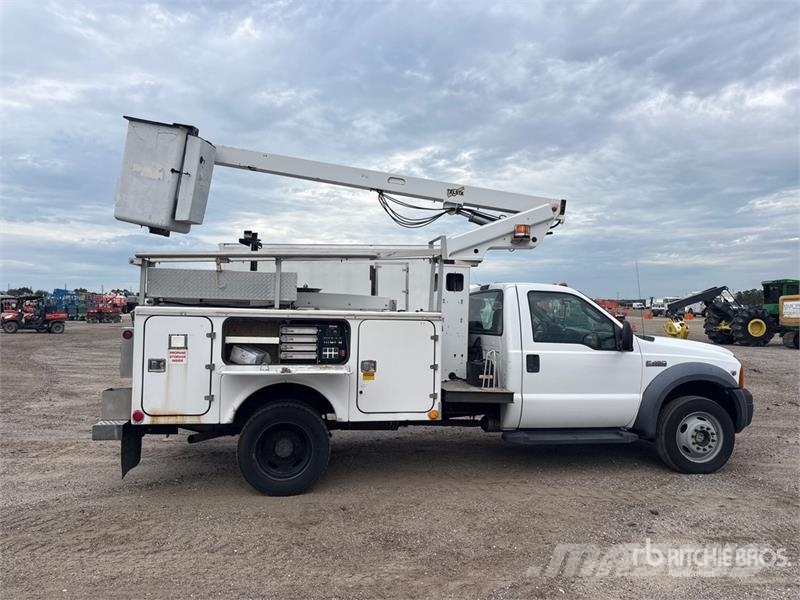 Ford F-450 المنصات الهوائية المثبتة على شاحنة