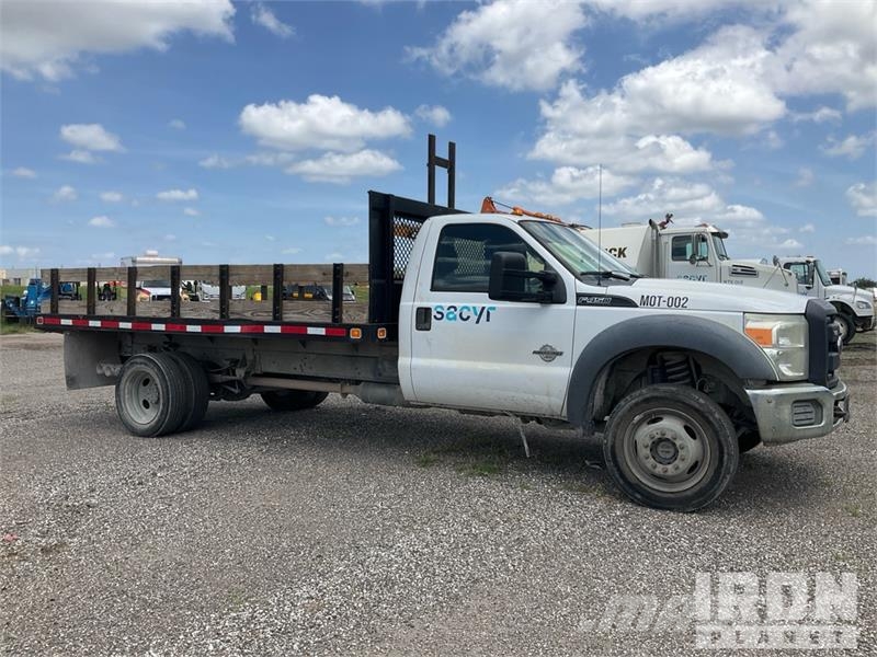 Ford F-450 Pritschenwagen/Pritschenwagen mit Seitenklappe