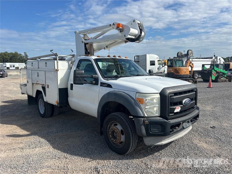 Ford F-450 المنصات الهوائية المثبتة على شاحنة