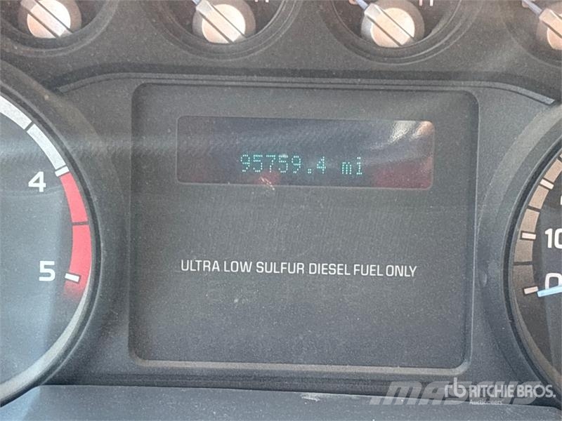 Ford F-450 Tovornjaki s kesonom/platojem