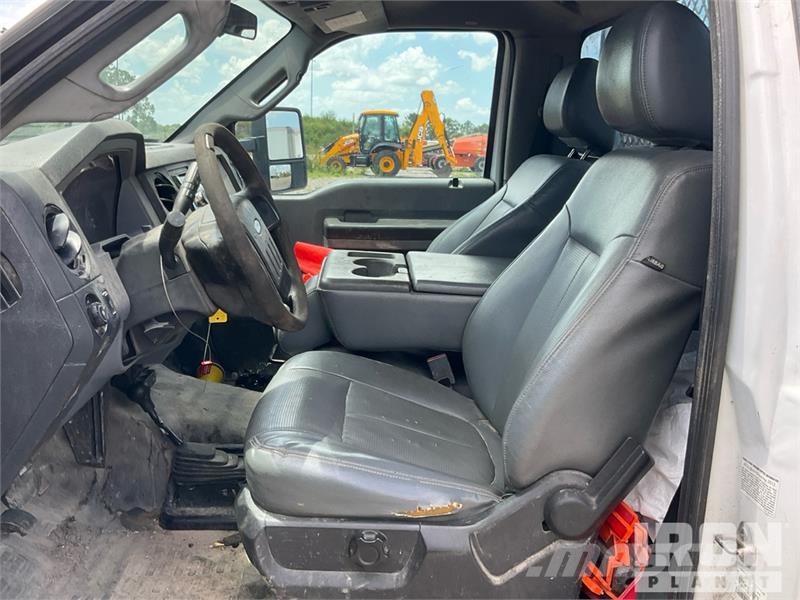 Ford F-450 Pritschenwagen/Pritschenwagen mit Seitenklappe