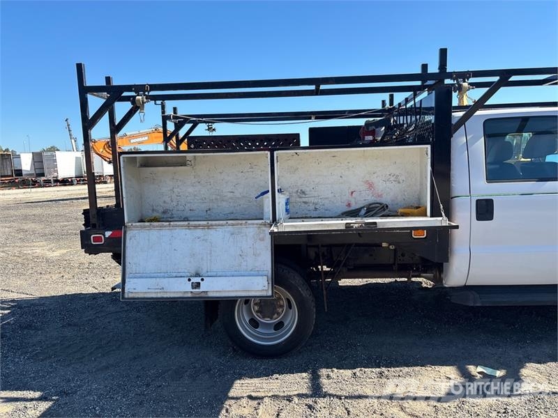Ford F-450 Tovornjaki s kesonom/platojem