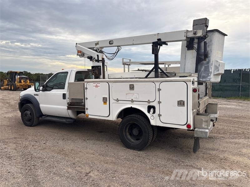 Ford F-450 المنصات الهوائية المثبتة على شاحنة