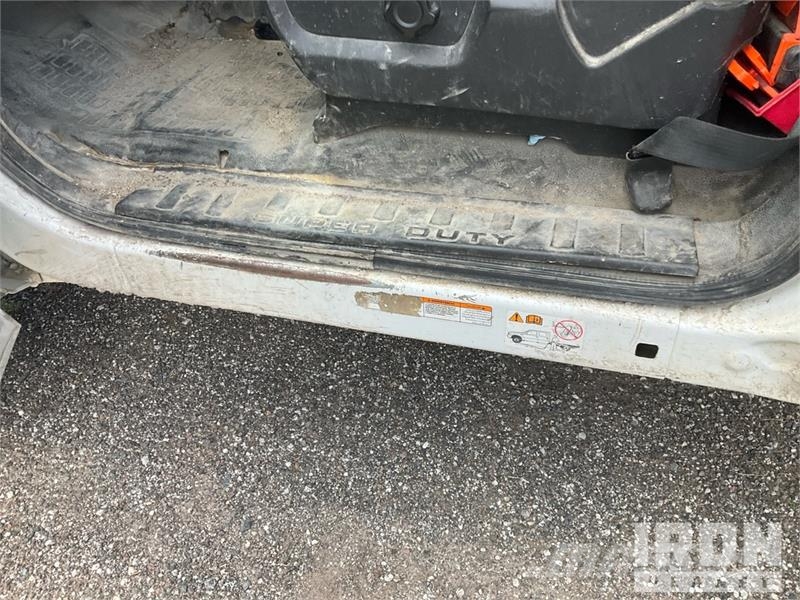 Ford F-450 Pritschenwagen/Pritschenwagen mit Seitenklappe