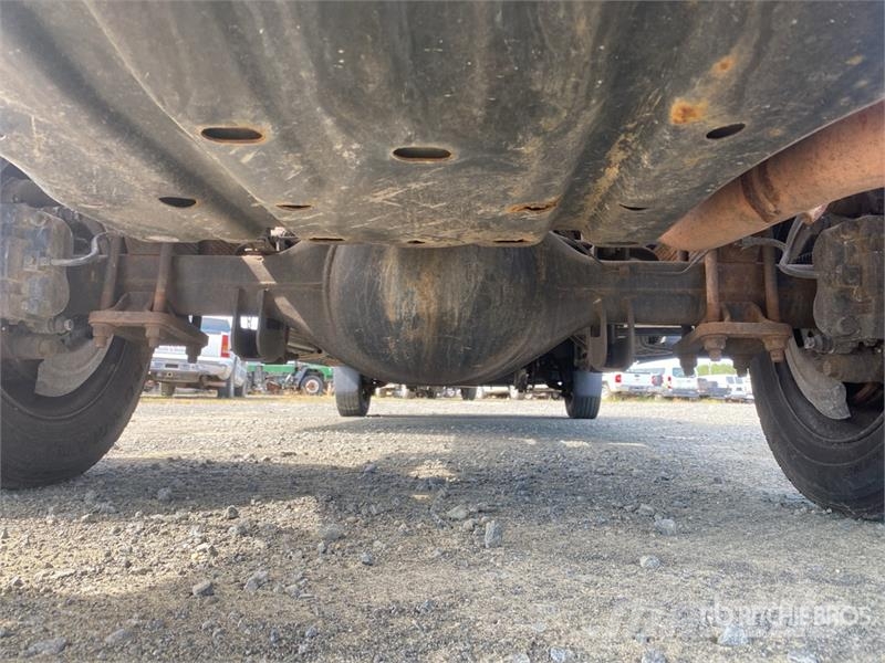 Ford F-450 4x2 Crew Cab Flatbed Dump Truck Sklápěče