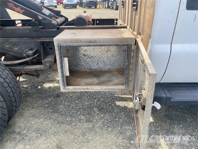Ford F-450 4x2 Crew Cab Flatbed Dump Truck Sklápěče