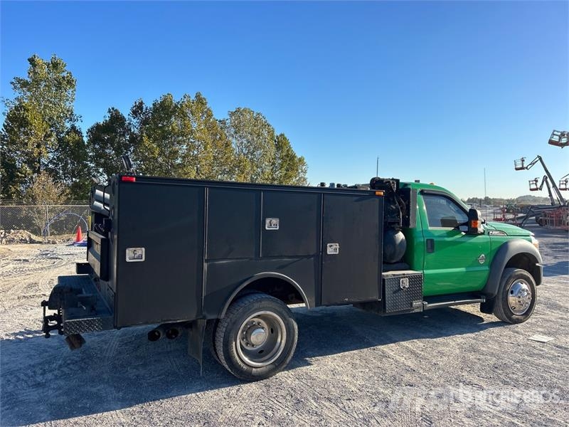 Ford F-450 4x4 Utility Truck Caja abierta/laterales abatibles
