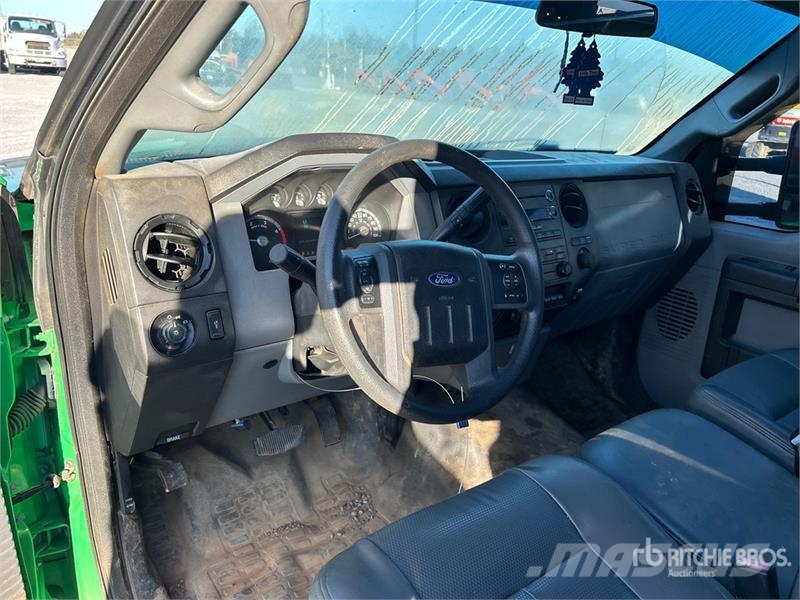 Ford F-450 4x4 Utility Truck Caja abierta/laterales abatibles