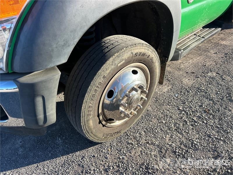 Ford F-450 4x4 Utility Truck Caja abierta/laterales abatibles