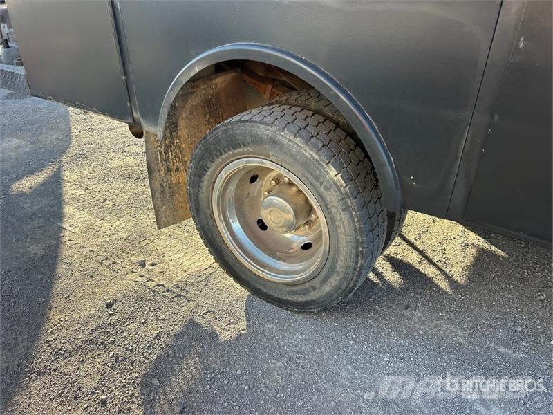 Ford F-450 4x4 Utility Truck Caja abierta/laterales abatibles