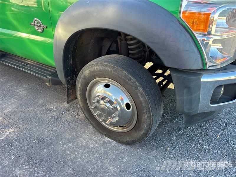 Ford F-450 4x4 Utility Truck Caja abierta/laterales abatibles