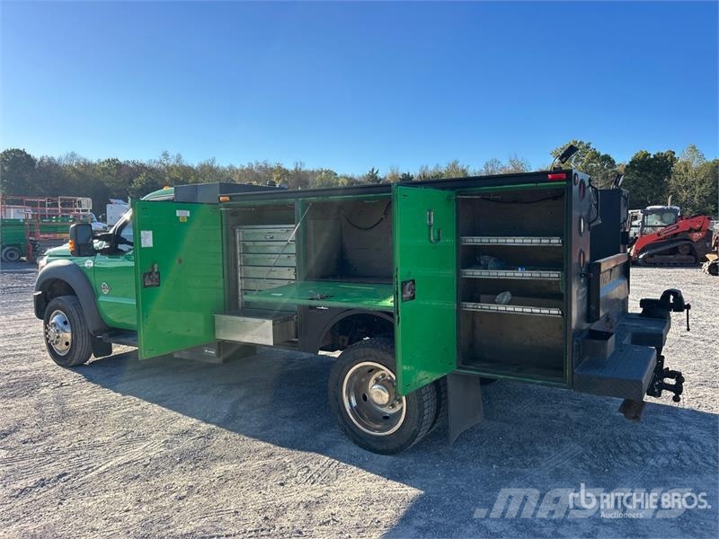Ford F-450 4x4 Utility Truck Caja abierta/laterales abatibles