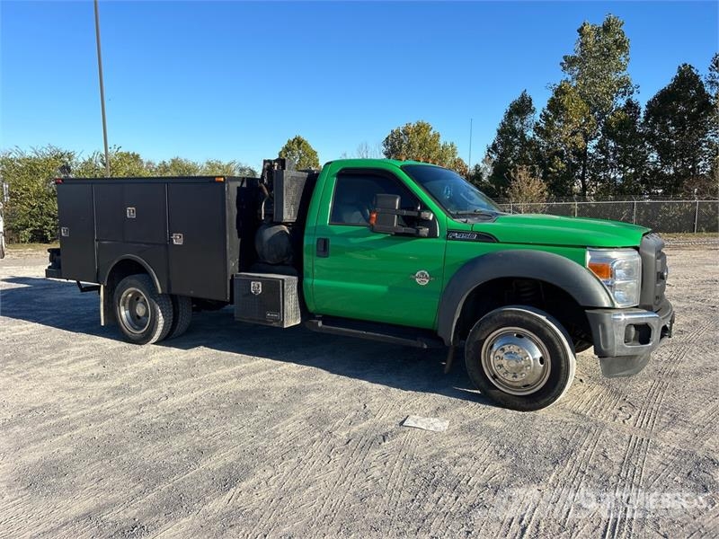 Ford F-450 4x4 Utility Truck Caja abierta/laterales abatibles