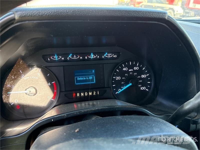 Ford F-450 XL 4x2 Crew Cab Utility Truck Pickup/Sideaflæsning