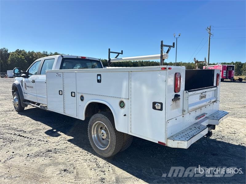 Ford F-450 XL 4x2 Crew Cab Utility Truck Pickup/Sideaflæsning