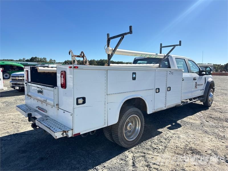 Ford F-450 XL 4x2 Crew Cab Utility Truck Pickup/Sideaflæsning