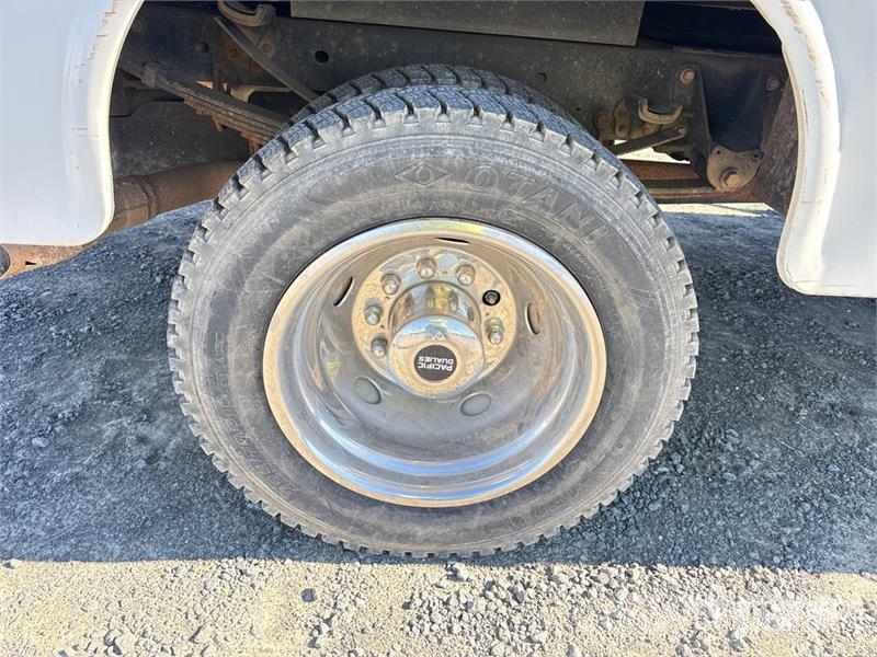 Ford F-450 XL 4x2 Crew Cab Utility Truck Pickup/Sideaflæsning